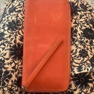 Tusk Leather the siam collection
TRAVEL PORTFOLIO nwot